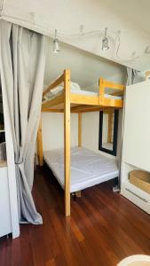 Tempat tidur susun dalam kamar di Appartement 4 personnes Puy St Vincent 1700