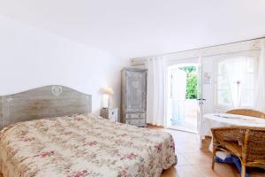 Postel nebo postele na pokoji v ubytování Hotel Villa Provencale