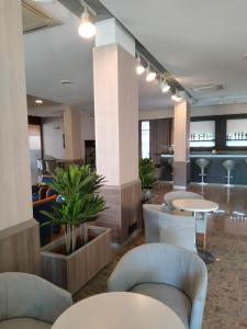 The lounge or bar area at Hotel Baia Verde Gallipoli