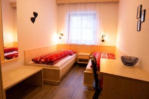 a room with two beds and a window at Garberhof-Stocker in Campo Tures