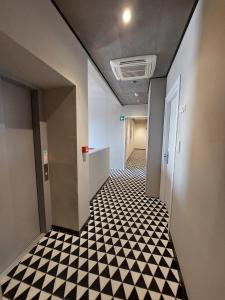 an empty hallway with a black and white checkered floor at Re Versiliana Hotel in Marina di Pietrasanta