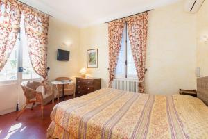 Postel nebo postele na pokoji v ubytování Hotel Villa Provencale