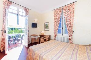 Postel nebo postele na pokoji v ubytování Hotel Villa Provencale