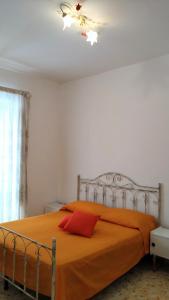 Ein Bett oder Betten in einem Zimmer der Unterkunft Appartamento Graziella, nel cuore di Ischia Porto