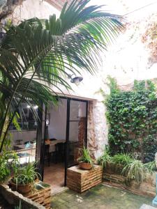 A garden outside la Alhábega