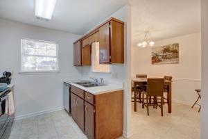 A kitchen or kitchenette at Pooler Travelers Retreat II - Entire House -
