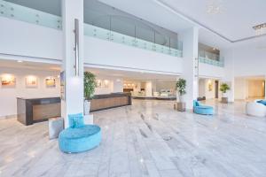 Ο χώρος του λόμπι ή της ρεσεψιόν στο Golden Palace Marina Hotel