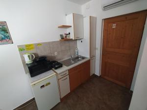 Una cocina o zona de cocina en Dejan Apartment-Top centar with Private parking