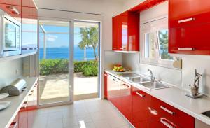 Kuchyňa alebo kuchynka v ubytovaní Corfu Luxury Villas
