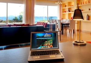 Televízia a/alebo spoločenská miestnosť v ubytovaní Corfu Luxury Villas