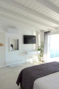 Ein Bett oder Betten in einem Zimmer der Unterkunft Evgenia Seafront House