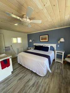 a bedroom with a large bed and a ceiling fan at Grandview Motel in Tobermory