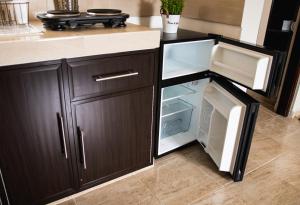 an open refrigerator in a kitchen with its door open at Departamento Orellana 9 in Chetumal