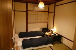 Postel nebo postele na pokoji v ubytování 東山の宿 藤屋