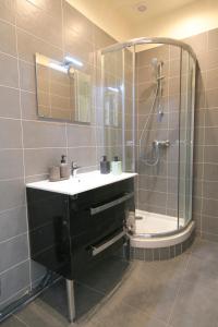 Koupelna v ubytování Le Rétro, T2 hypercentre chic et cosy, Wifi par SOVALFI