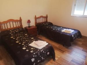 Ένα ή περισσότερα κρεβάτια σε δωμάτιο στο Albergue Santa Ana