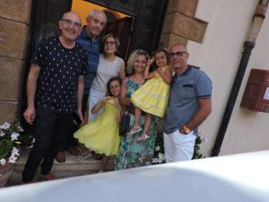 a group of people posing for a picture at Aziyz Camere in Castellammare del Golfo