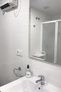 Een badkamer bij LIA Habitaciones