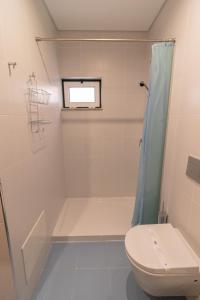 a bathroom with a tub and a toilet and a shower at Casa Cimo de Vila in Termas de Sao Pedro do Sul +47 photos