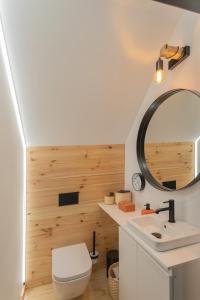 Koupelna v ubytování Czarny domek w górach