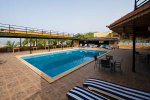 Bazén v ubytování Darna Divers Village nebo v jeho okolí