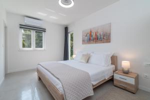 Postel nebo postele na pokoji v ubytování Adria Beach House - Lavendar