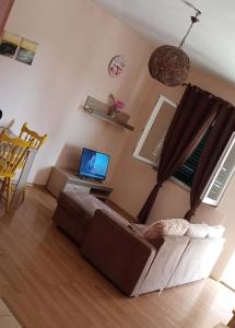 TV a/nebo společenská místnost v ubytování Apartment Antonija