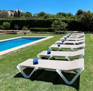 Bazén v ubytování Villa las Tinajas Luxury nebo v jeho okolí