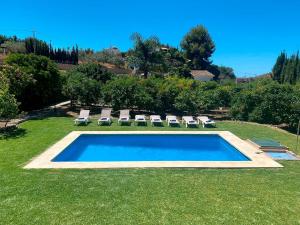 Bazén v ubytování Villa las Tinajas Luxury nebo v jeho okolí