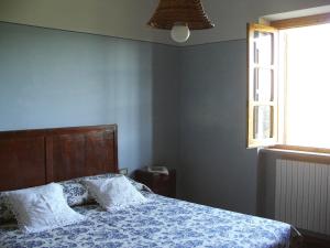 a bedroom with a bed and a window at Country Hill B&B in Arezzo