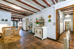 a living room with a table and chairs at La Casa de Antonio in Capileira
