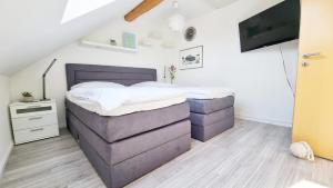 Postel nebo postele na pokoji v ubytování Famous 24h Check-in, 100 qm, Klima, Loggia