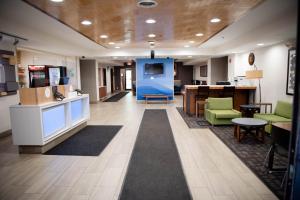 תמונה מהגלריה של Holiday Inn Express Winfield - Teays Valley, an IHG Hotel בHurricane