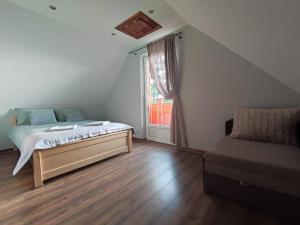 a small bedroom with a bed and a window at Domek u Basi in Czorsztyn