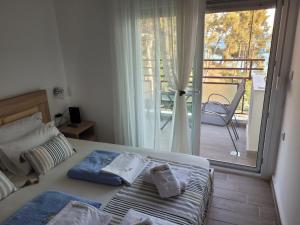 A bed or beds in a room at MAGO APARTMENTS