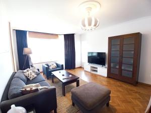 a living room with a couch and a tv at Ría de Viveiro 2 in Viveiro