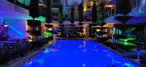 Бассейн в The D Hotel Çeşme Resort или поблизости