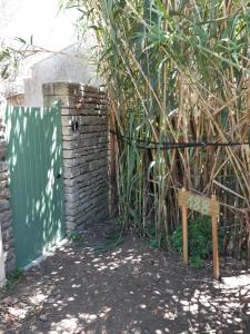 Jardí fora de Charmante maison de plain pied avec 700m2 de jardin cloturé