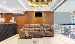 a living room with a couch and a tv at Itsy By Treebo - Elmas Golden Key in Bangalore