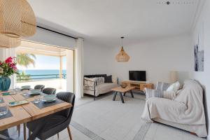 a living room with a view of the ocean at Apartamento del Mar - Playa Muchavista in El Campello