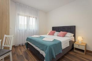 Postel nebo postele na pokoji v ubytování Villa Carneol + 35 fotografií