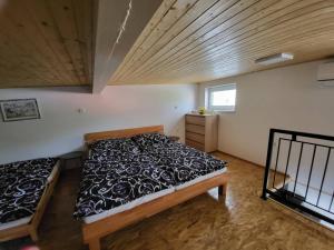 Postel nebo postele na pokoji v ubytování Apartmán u kolejí I