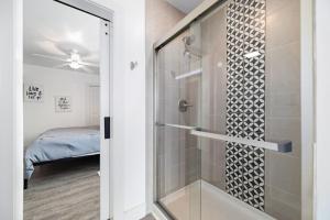Postel nebo postele na pokoji v ubytování Pipedream West Unit B