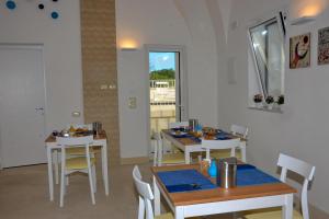 A restaurant or other place to eat at BluOtranto