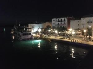公寓附近的河景