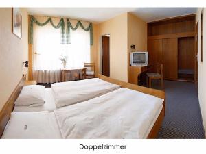 Giường trong phòng chung tại Hotel Keinath Stuttgart