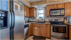 Kuchyň nebo kuchyňský kout v ubytování Compass Point Unit 610 + 13 fotografií