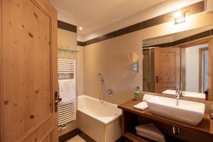 Koupelna v ubytování Hotel Finkennest - Panoramic Garden Resort