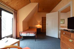 a small room with a bed and a staircase at BmB Kirchwalsede Monteurzimmer / Unterkunft in Kirchwalsede