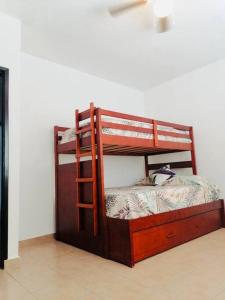 Letto o letti in una camera di Hermosa casa Tuxpan con Aire Acondicionado 2BED 1BATH